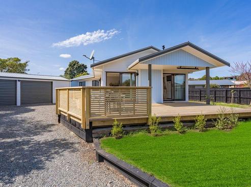 1 Barrett Drive, Waikanae Beach