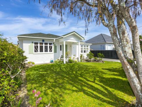 12 Marina Grove, Central Hutt