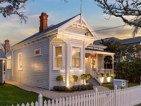 24 Russell Street, Stanley Point