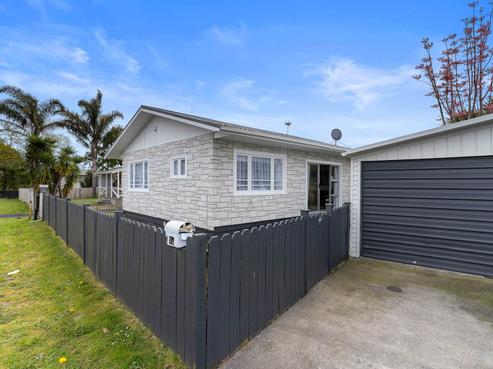 2/1 Cooper Place, Papakura