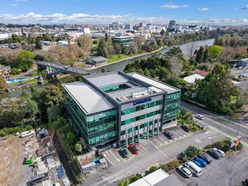 24 Anzac Parade, Hamilton East