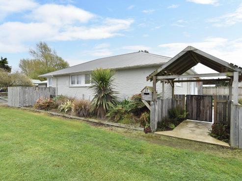 27 Kings Avenue, Waikuku Beach