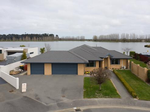 8 Penbury Close, Huntingdon/Lake Hood