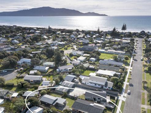32 Eruini Street, Waikanae Beach