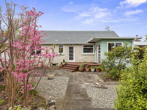 26 Mazengarb Road, Paraparaumu Beach