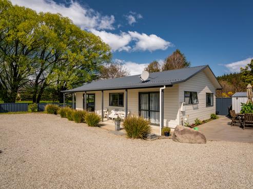 135 Main Road, Luggate