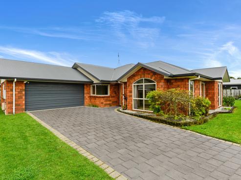 6 Taunton Court, Huntington