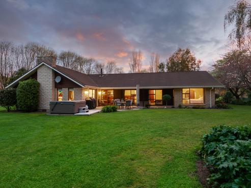 94 Fullers Road, Woodend