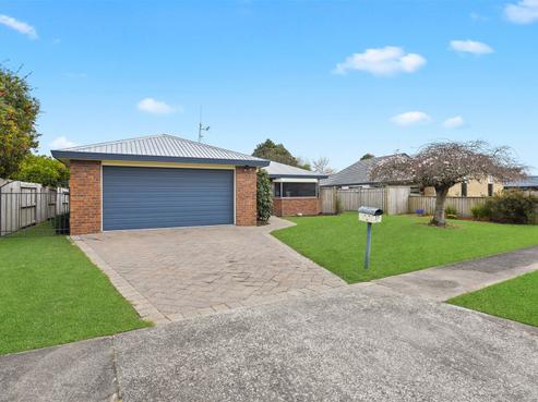 27 Bouverie Crescent, Flagstaff