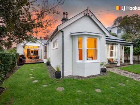 28 Garfield Avenue, Roslyn