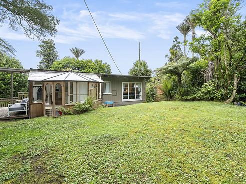 11 Ngaio Road, Titirangi