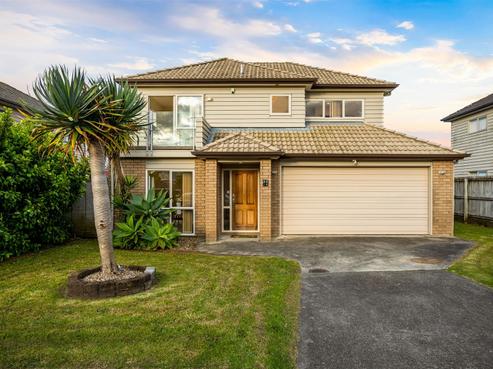 15 Bordeaux Parade, Te Atatu South
