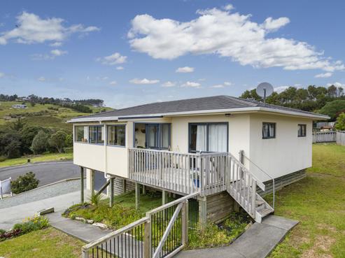 7 Magnolia Drive, Cable Bay