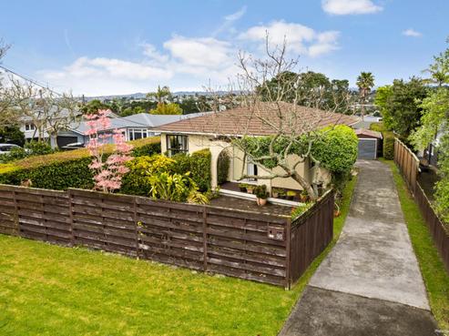 93 Royal Road, Massey