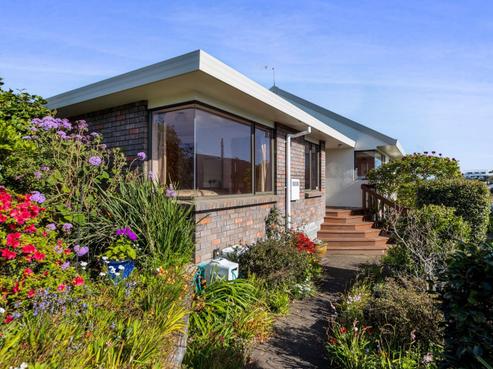 16 Dorset Avenue, Westown