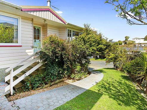 32 Redvers Drive, Belmont