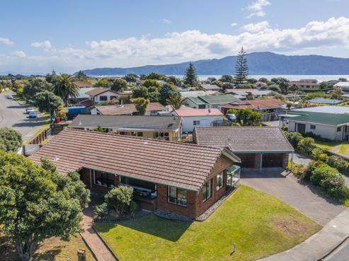 45 Olive Terrace, Paraparaumu Beach