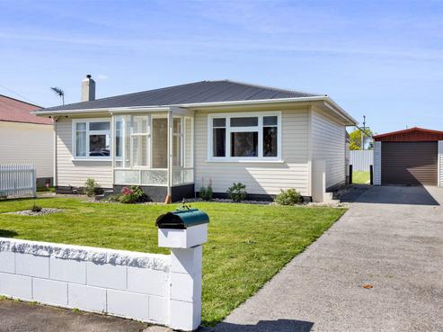 84 Broadway, Waitara