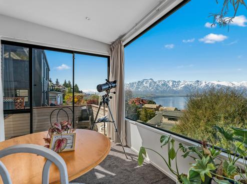 8 Caples Place, Fernhill/Sunshine Bay