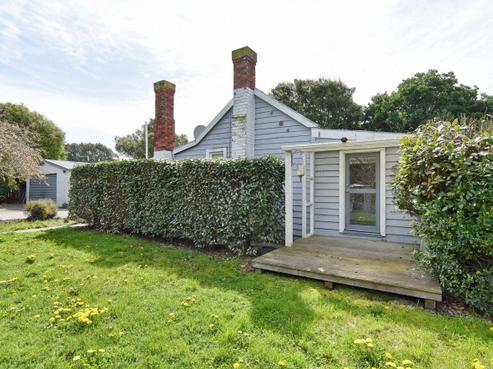 1401 Main North Road, Waikuku