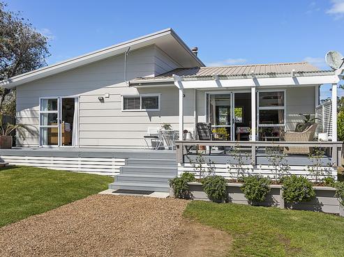 8 Hartley Avenue, Onetangi