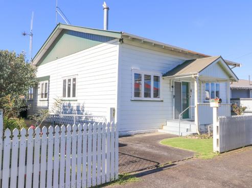 402 Albert Street, Thames