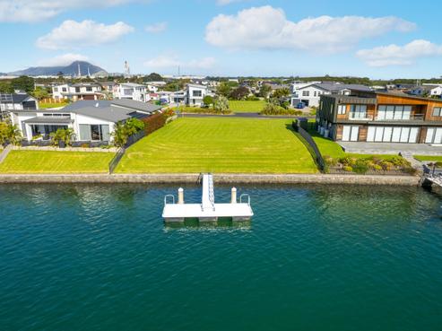 17 Fred Carr Place, One Tree Point