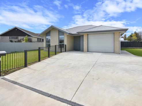 23 Constitution Avenue, Milton