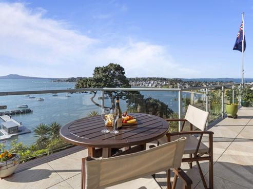 2/37 Takutai Avenue, Half Moon Bay