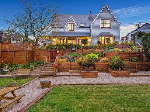 1614 Cust Road, Cust