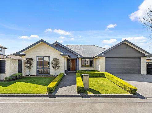 18 Applefield Court, Northwood