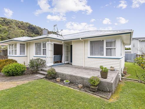 6 Brazier Grove, Paraparaumu