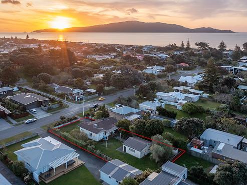 25 Rangihiroa Street, Waikanae Beach