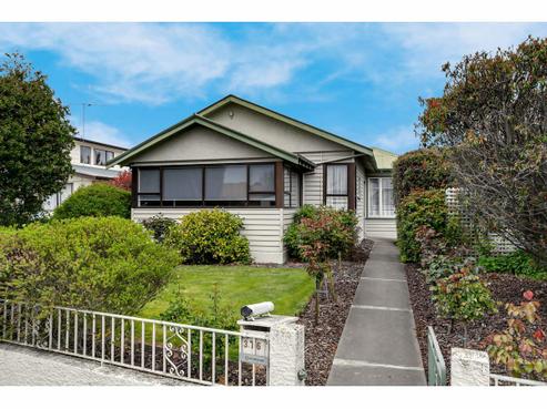 376 Church Street, West End