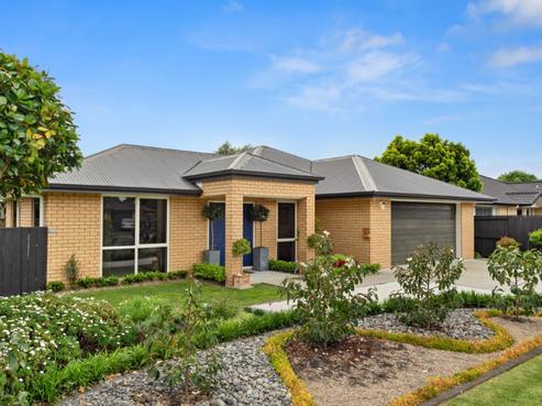 50 Thomas Road, Huntington