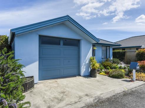 18 The Drive, Richmond