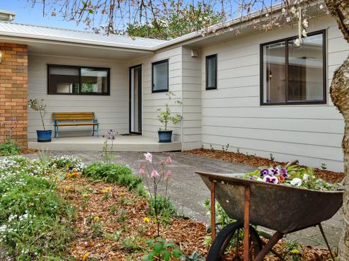 48 Lagoon Place, Poike