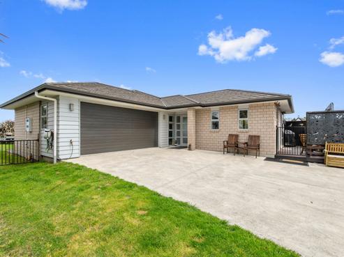 32E Robinson Avenue, Holdens Bay