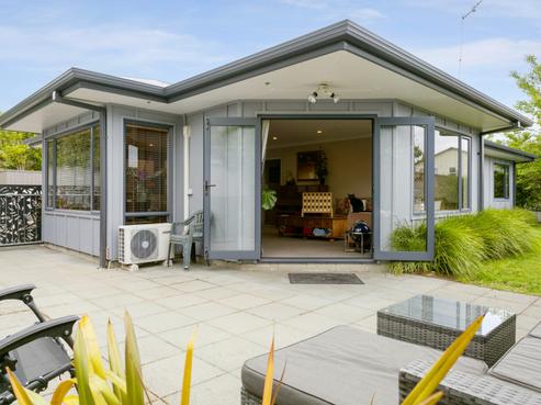 9B Sunset Street, Hilltop