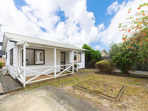 2/121 Bruce Mclaren Road, Henderson