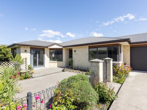 219B Frimley Oaks, Frimley