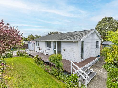 15A Rauparaha Street, Waikanae Beach