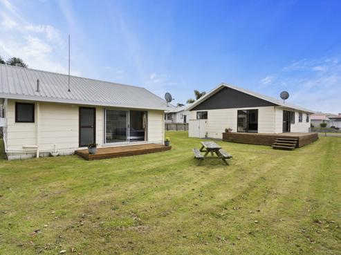 118 Charleston Avenue, Whangamata