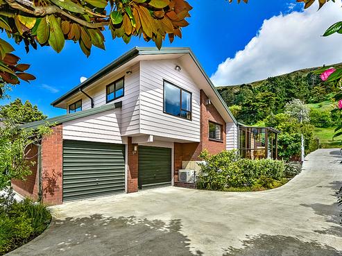 5 Avoca Valley Road, Heathcote Valley