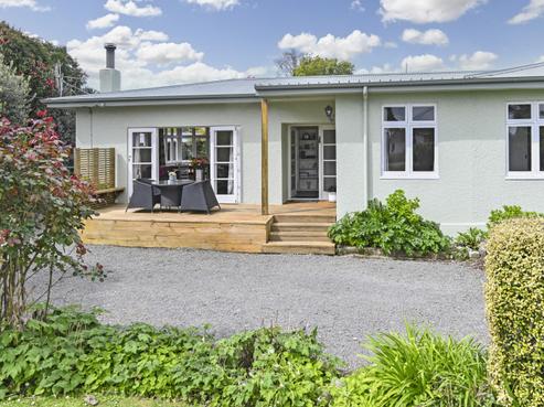 11 Elizabeth Place, Clive