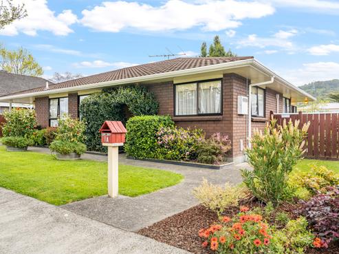 1A Oak Street, Ebdentown