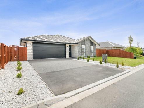 8 Petunia Drive, Hornby