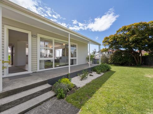 2 Bellevue Road, Brookfield