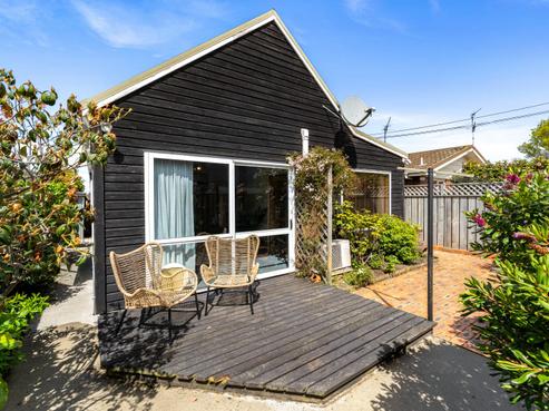 84 Bay View Road, South Dunedin