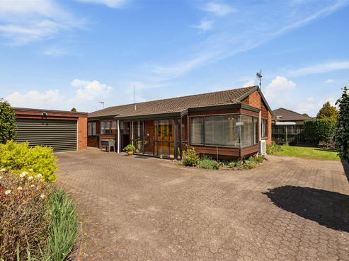 16B Holland Street, Glenholme